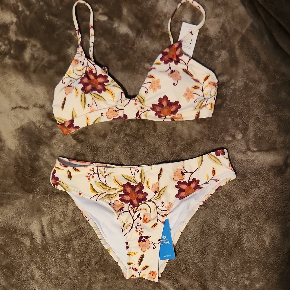 NWT Cupshe Floral Bikini Size Medium